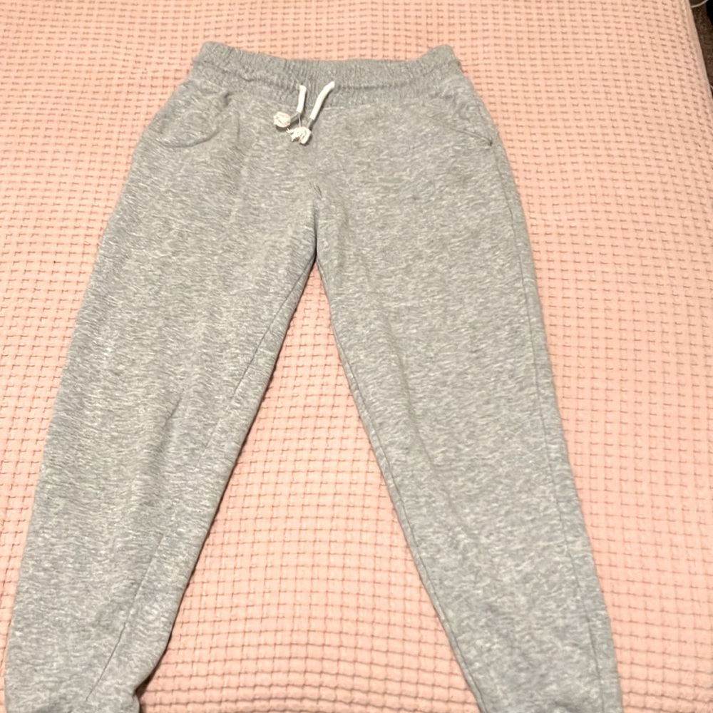 Comfy gray sweatpants!